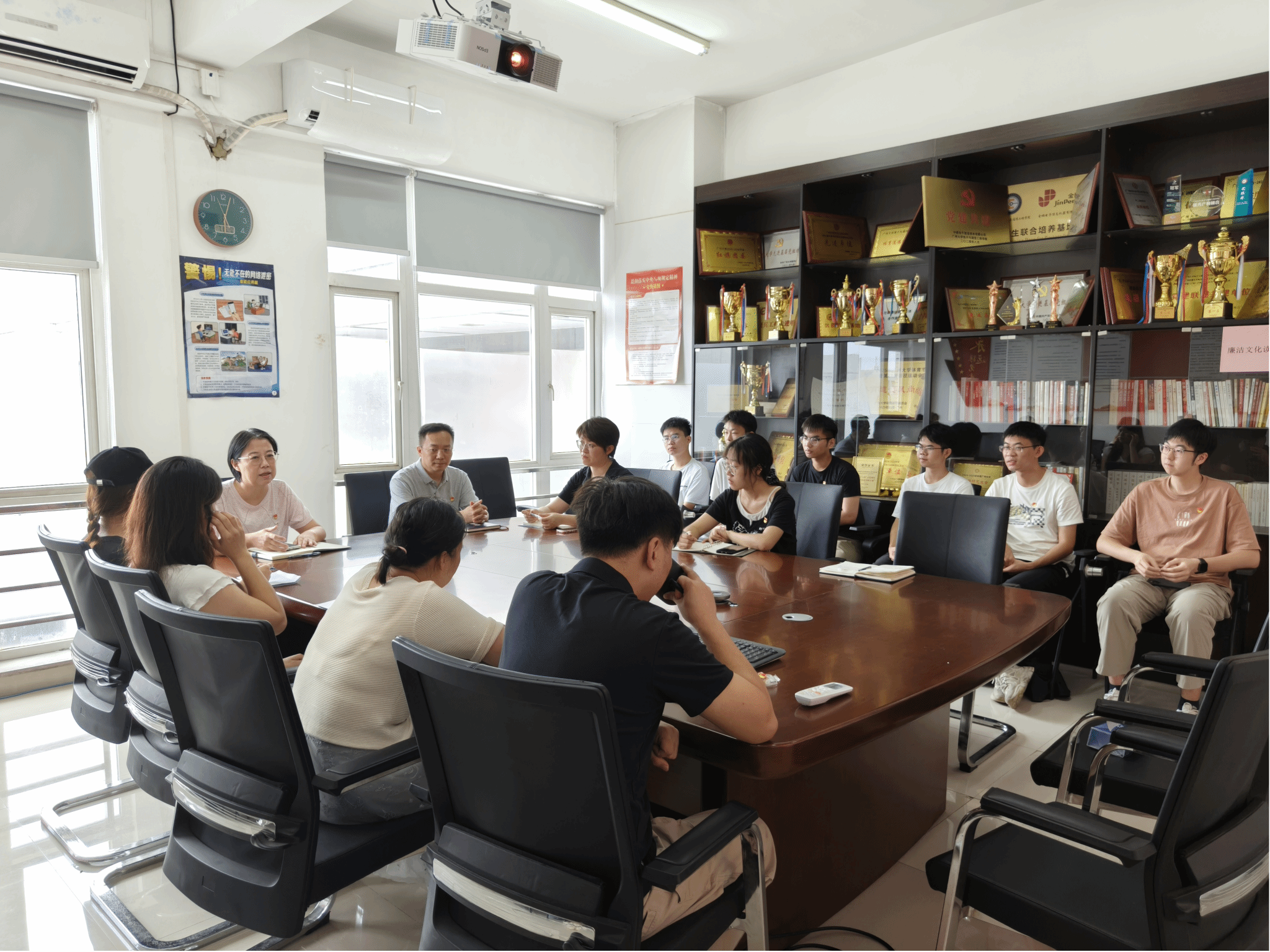 党建带团建    同心促成长  ——伟德bv国际体育首期“书记沙龙”顺利举办